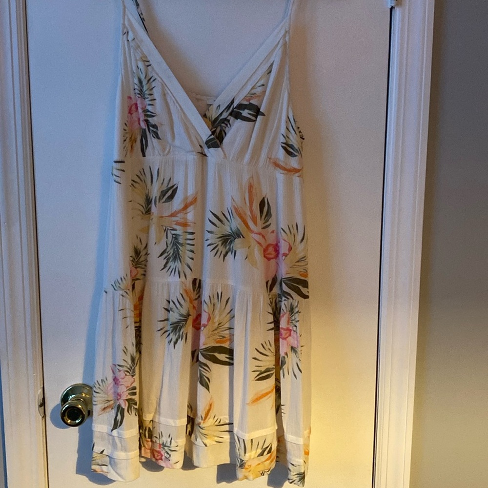 Gorgeous Floral Dress - Picture 4 of 14